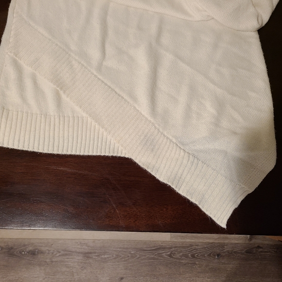 Sweater - Picture 3 of 3